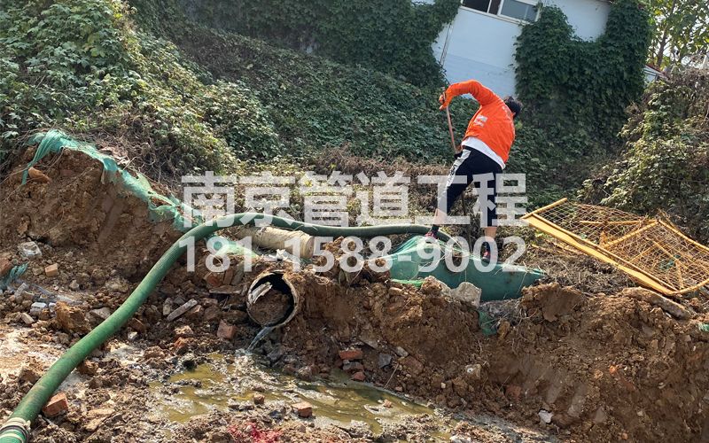 263泰山工地化粪池清理